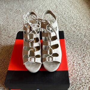 Guess wedges size 6